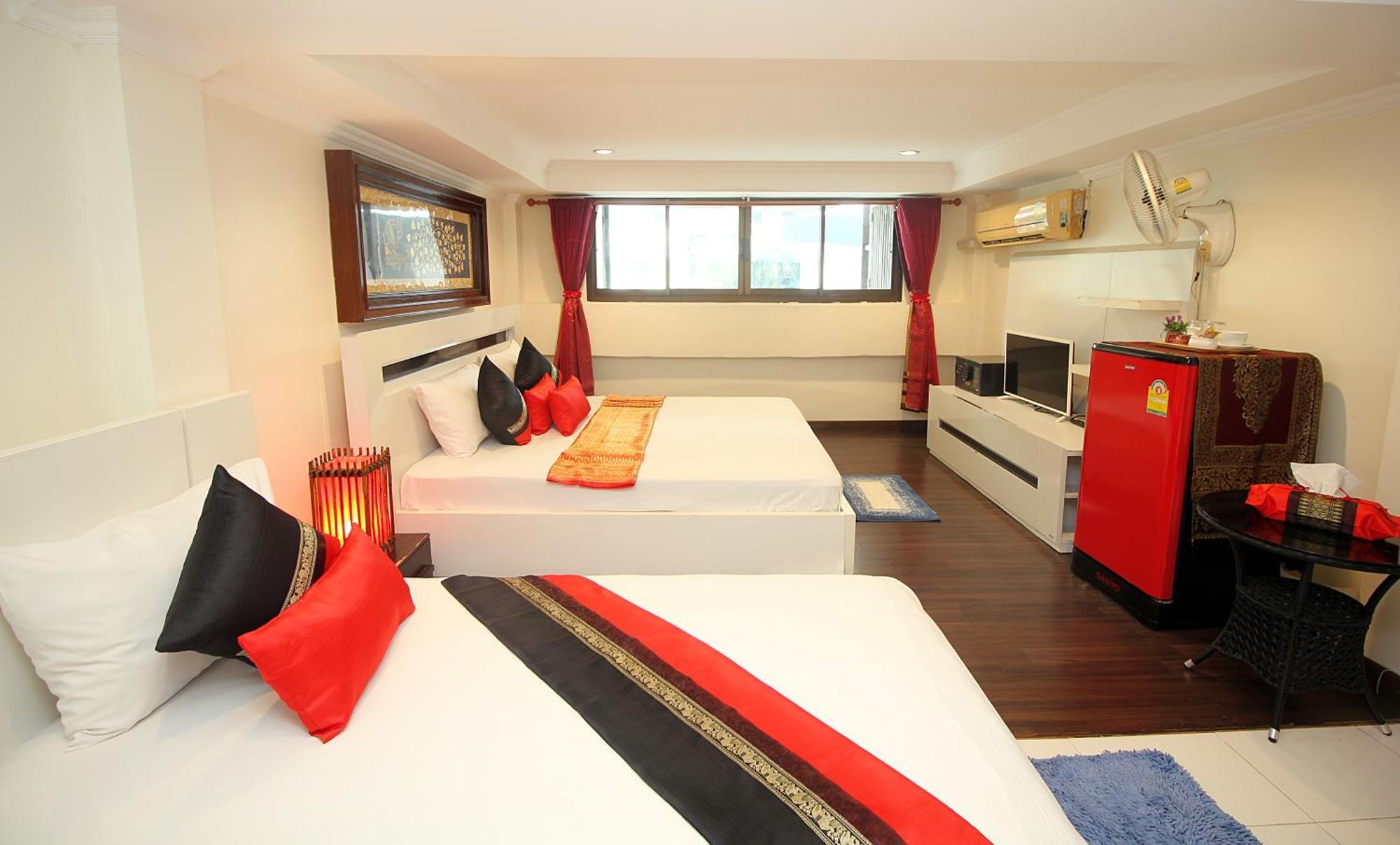 Hotel Sky Silk Decoration House Patong Exterior foto
