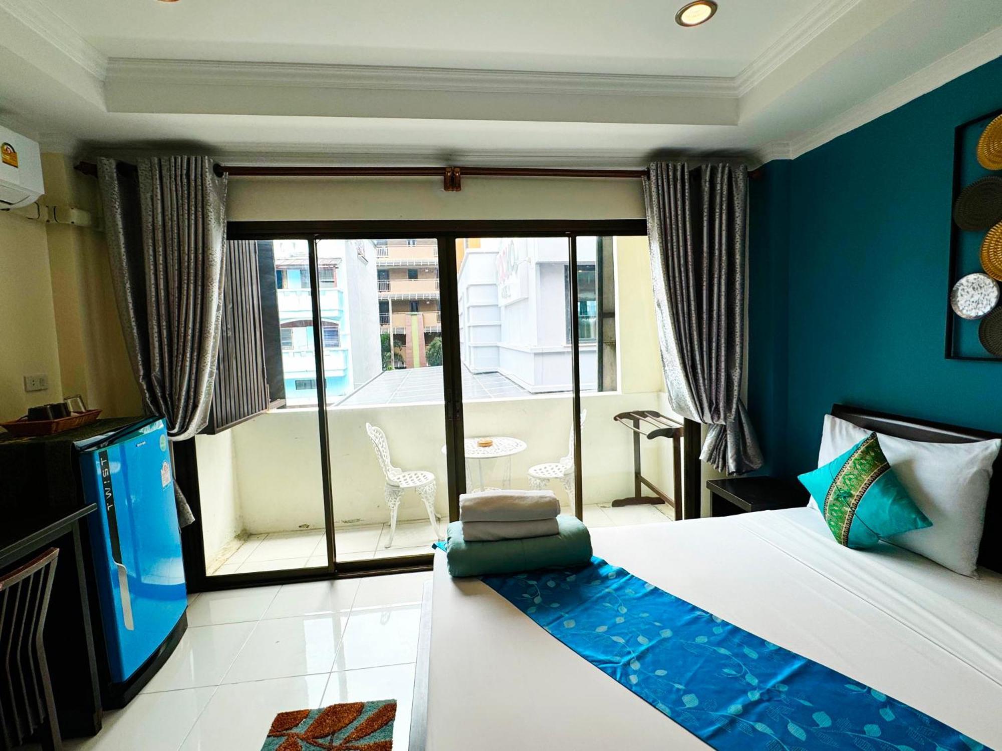 Hotel Sky Silk Decoration House Patong Exterior foto